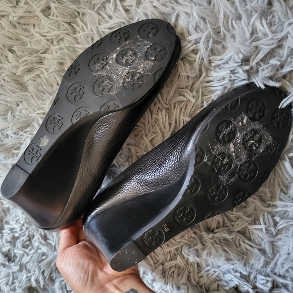 SOLD Tory Burch black shoes 7.5 - Picture 3 of 3